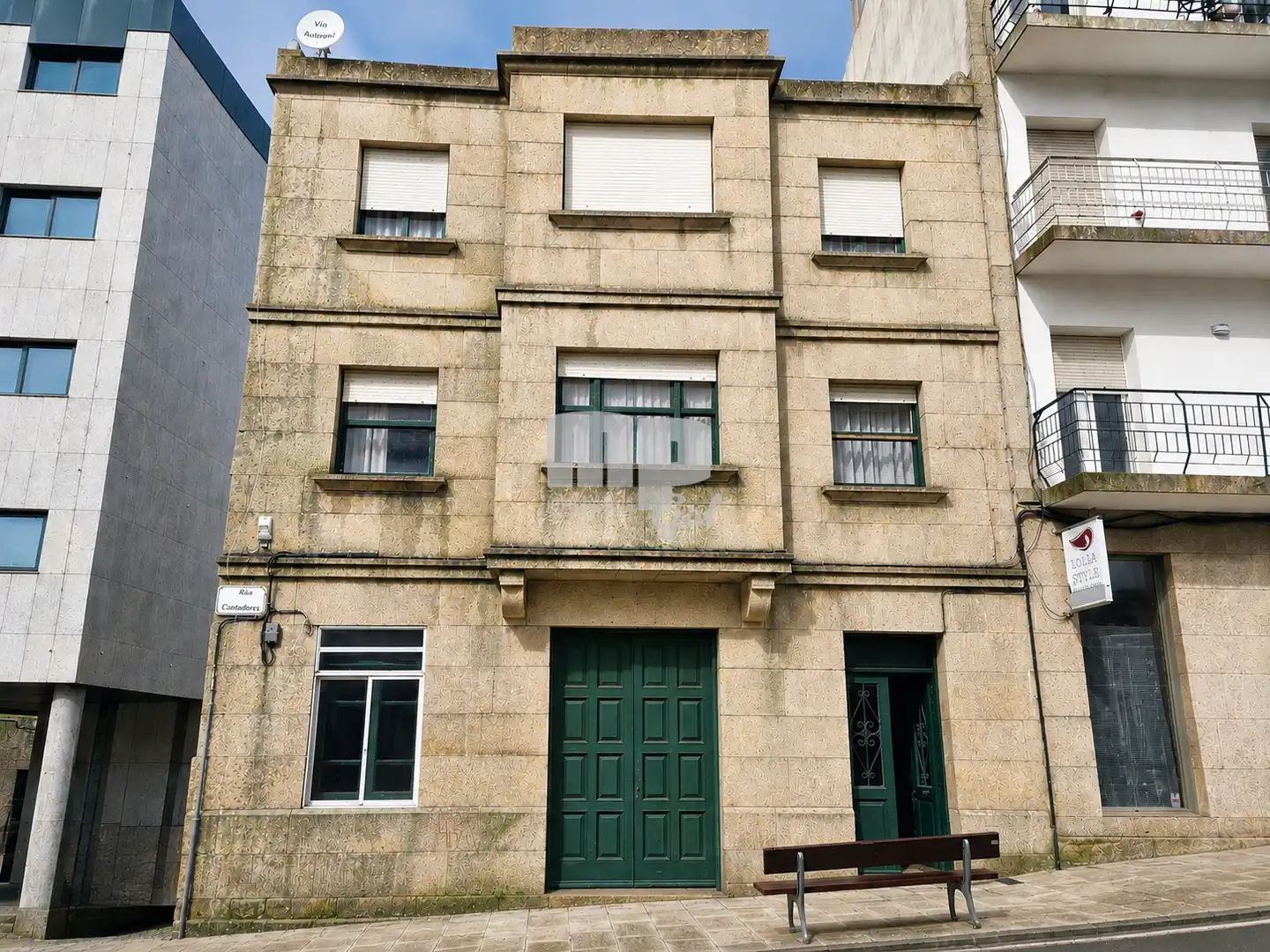 Vista exterior de Edificio en venta en Vigo 