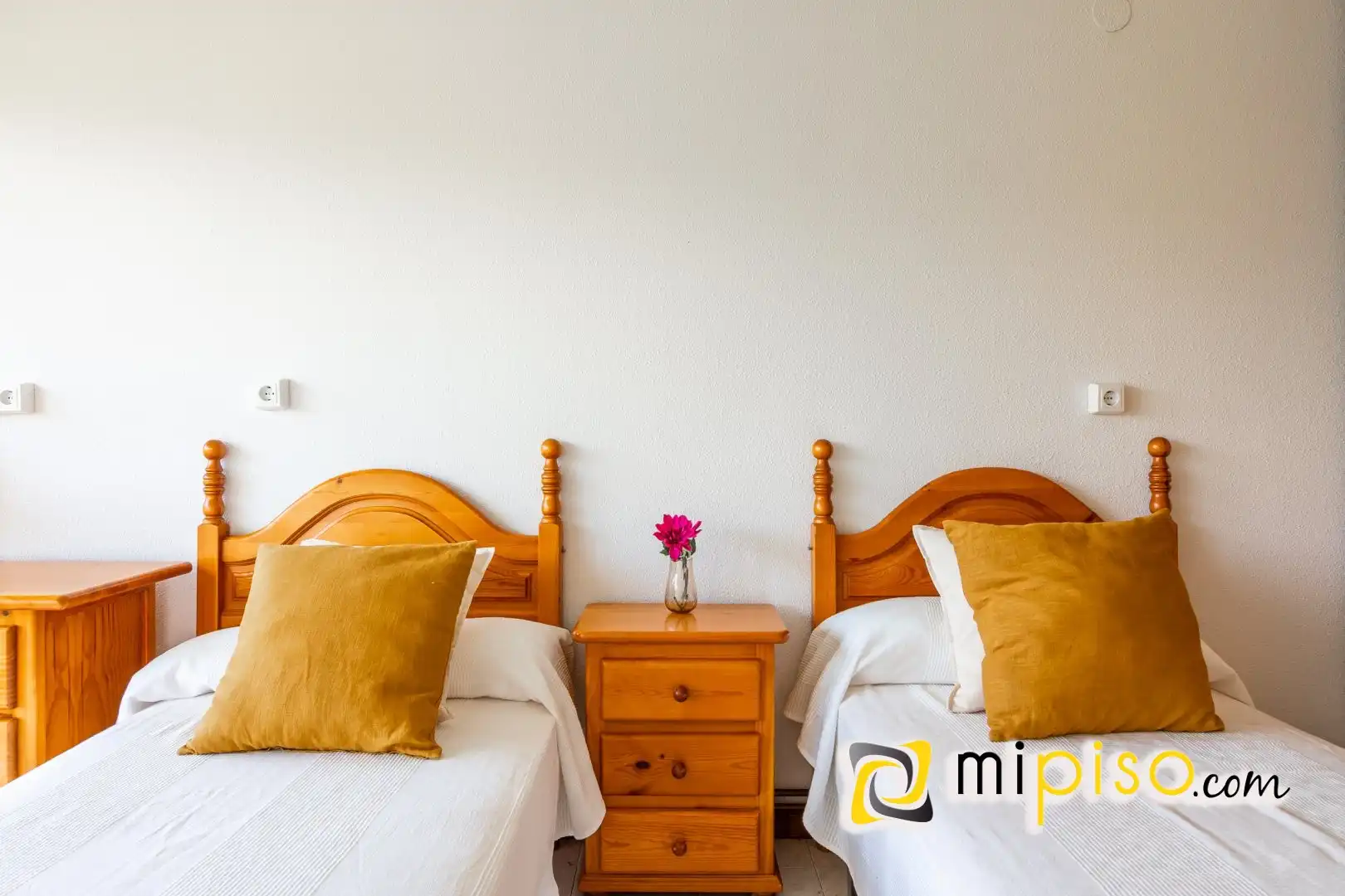Habitación de Piso en venta en Arnuero con Calefacción, Terraza y Amueblado