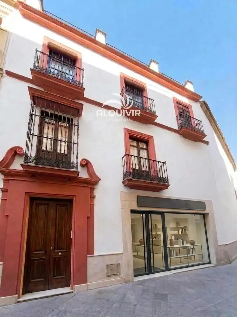 Außenansicht von Gebaude zum Verkauf in  Sevilla Capital
