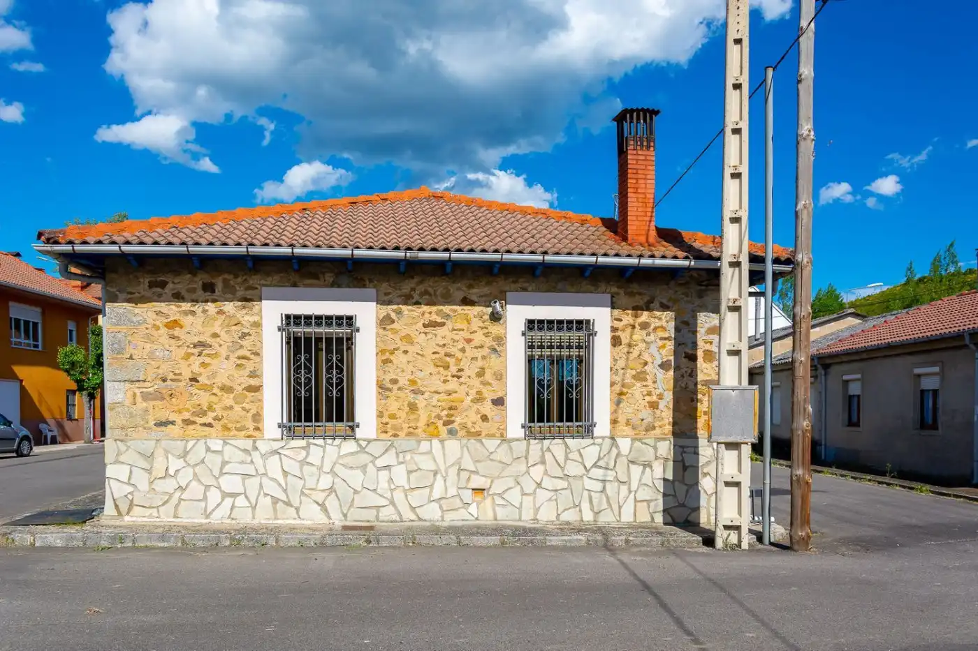 Exterior view of Houses for sale in Carrocera  with Heating and Furnished