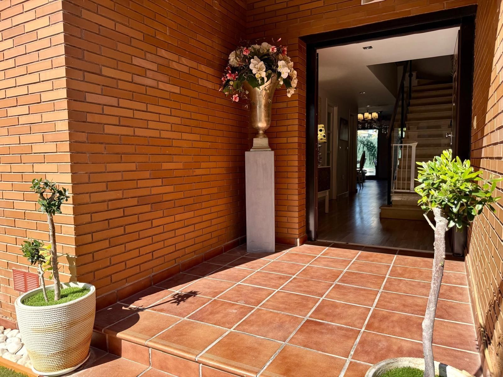 Casa adosada en venta en Calle PINTOR WSSEL DE GUIMBARDA, 17, La Quinta