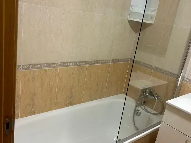 Bany de Pis en venda en Viveiro amb Piscina
