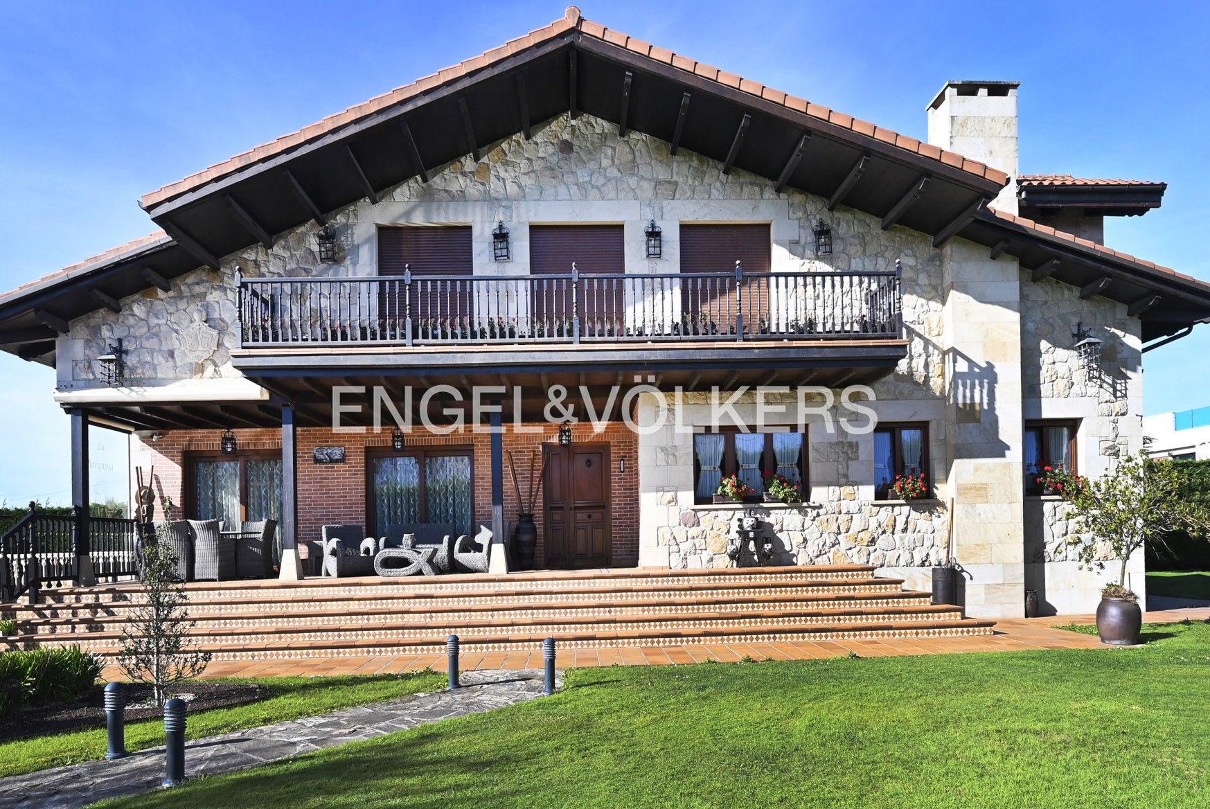 Exterior view of House or chalet for sale in Santa Cruz de Bezana  with Heating, Private garden and Terrace