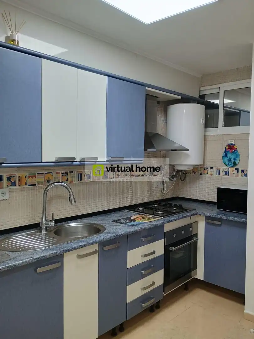 Cuina de Apartament en venda en Benidorm amb Aire condicionat i Piscina comunitària