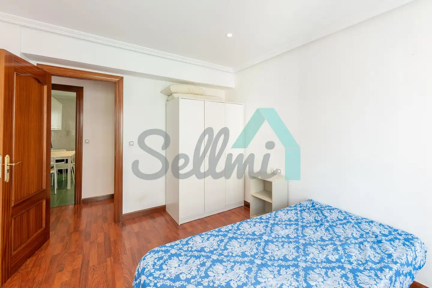 Habitación de Piso en venta en Oviedo  con Calefacción