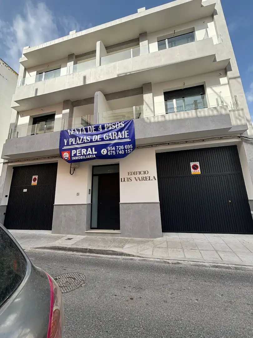 Vista exterior de Pis en venda en Dos Hermanas