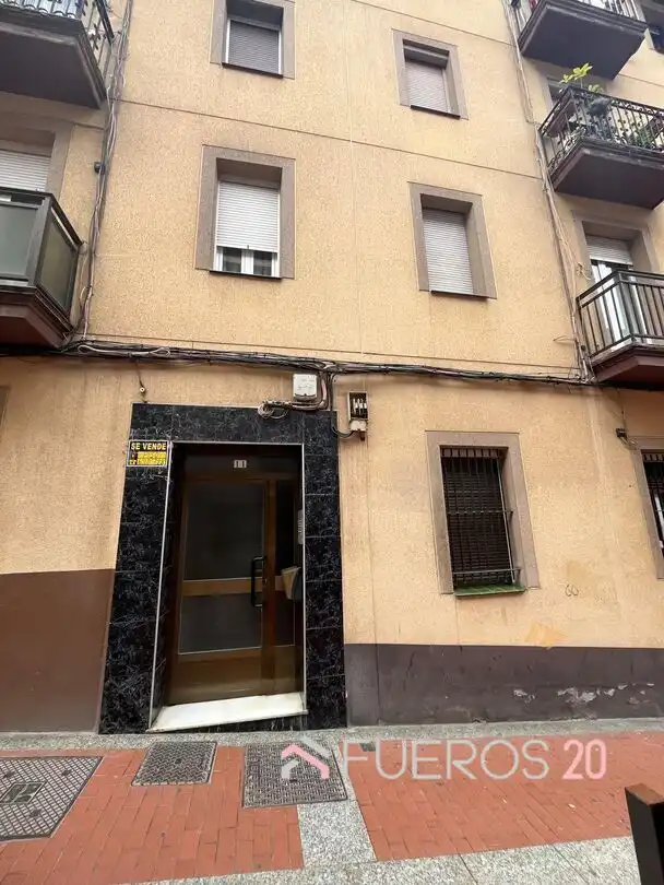 Vista exterior de Piso en venta en Barakaldo  con Terraza y Amueblado