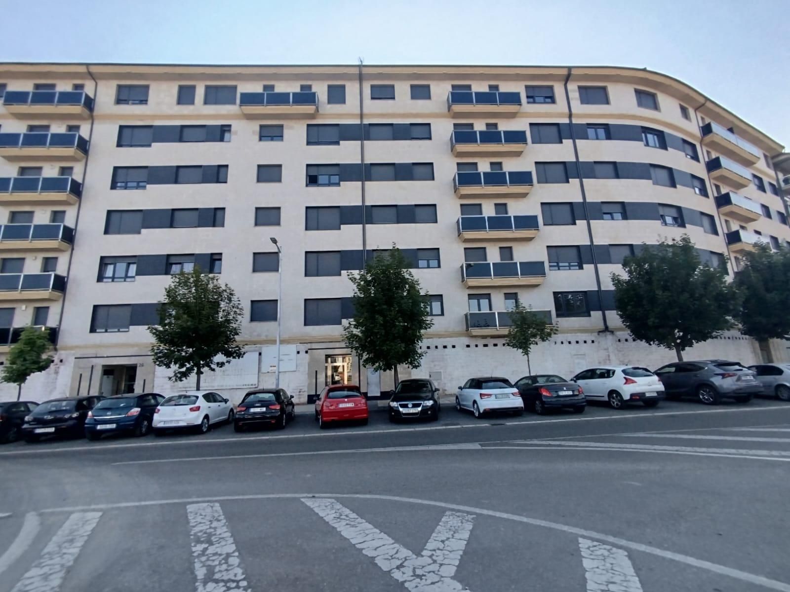Vista exterior de Pis de lloguer en León Capital  amb Terrassa