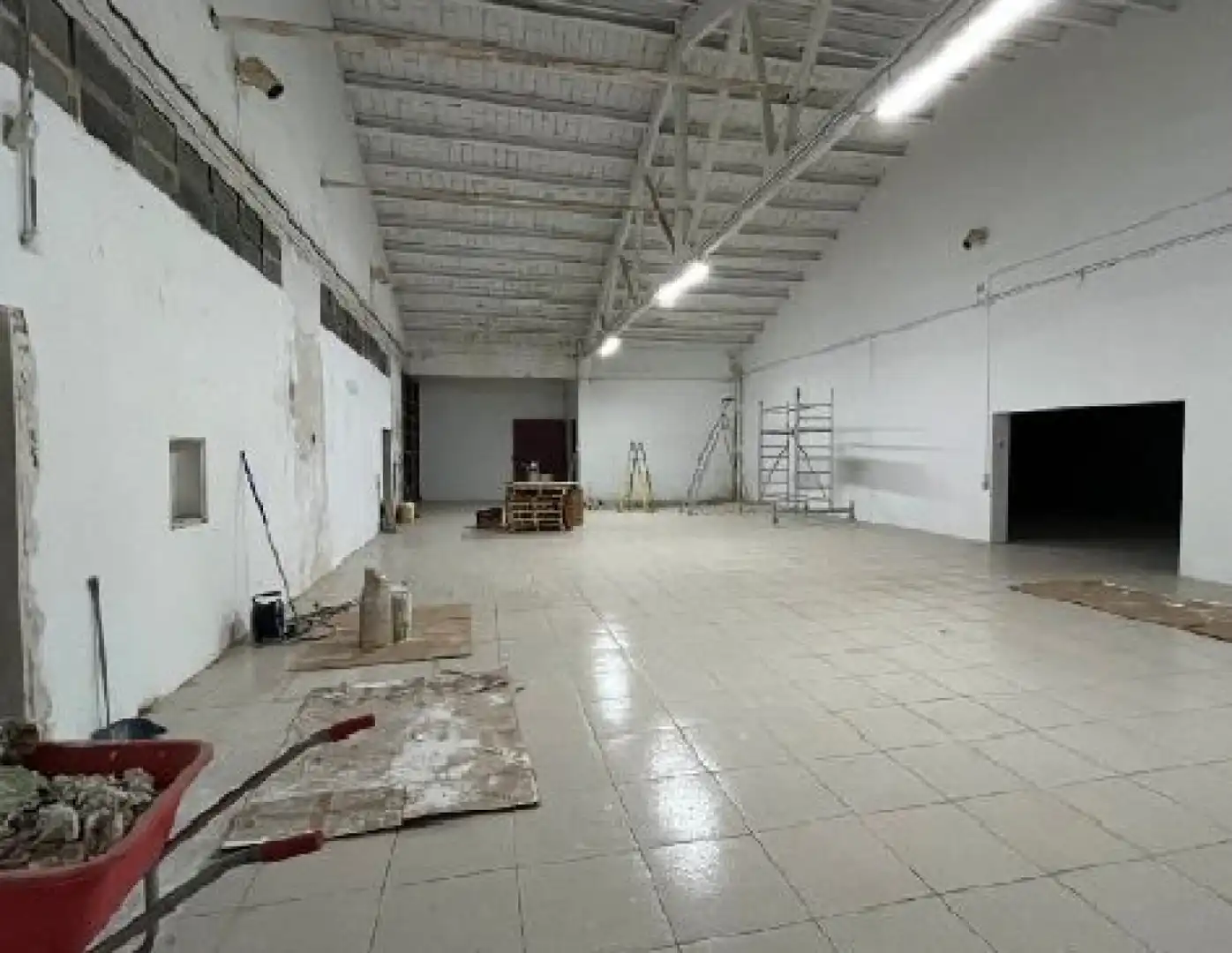 Fabrikhallen zur Miete in Masllorenç