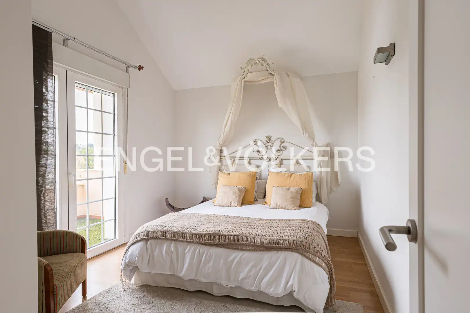 Habitación de Casa o chalet en venta en Boadilla del Monte con Aire acondicionado, Calefacción y Jardín privado