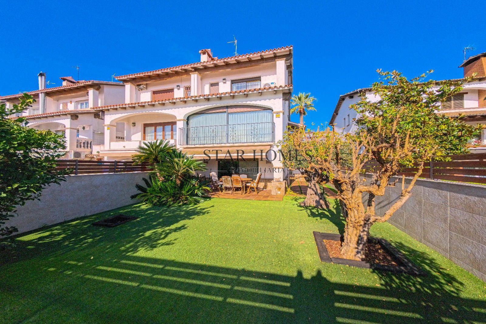 Jardí de Casa adosada en venda en Vilassar de Dalt amb Aire condicionat, Calefacció i Jardí privat