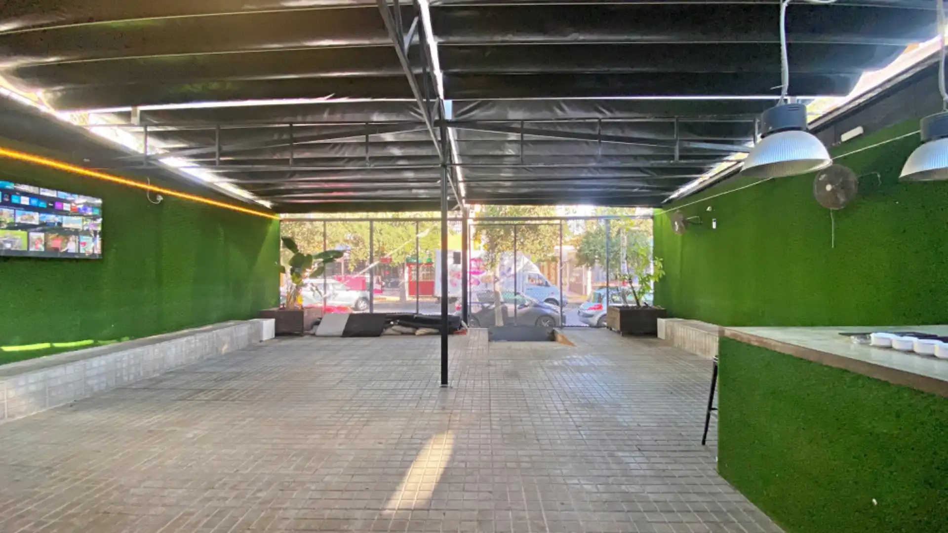 Local comercial de lloguer a Avenida Avenida Países Escandinavos, imagen 2