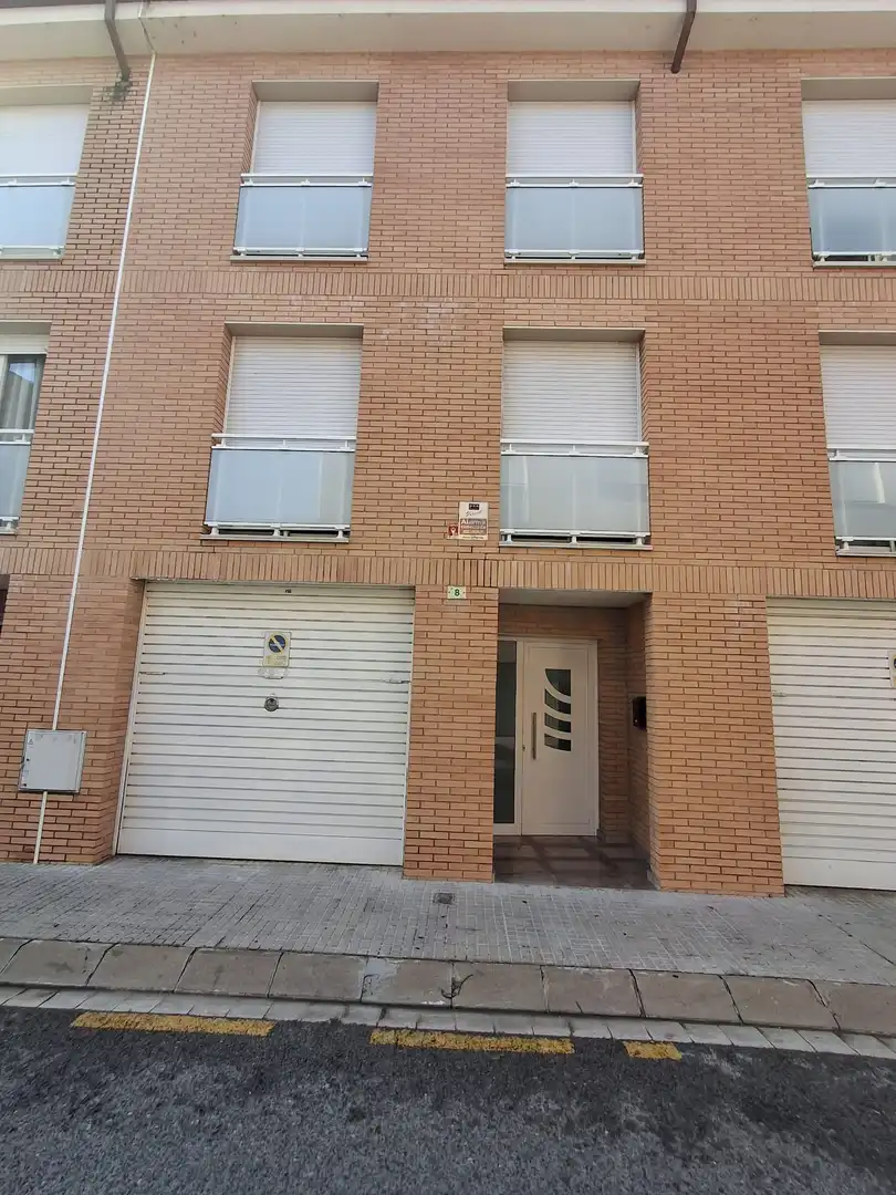 Vista exterior de Casa adosada en venda en Tortosa amb Aire condicionat, Calefacció i Jardí privat