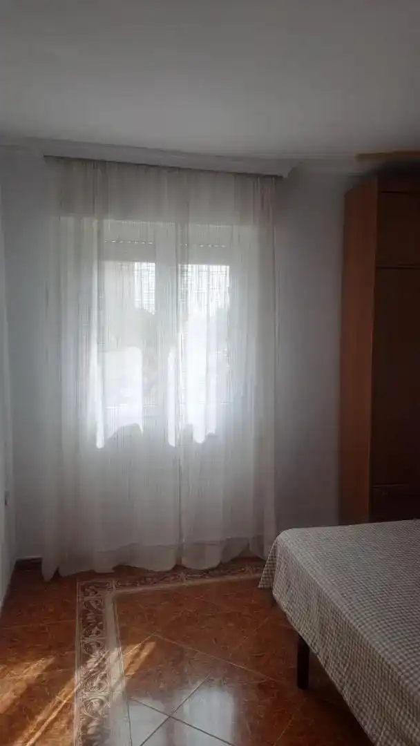 Schlafzimmer von Wohnung zur Miete in Sevilla mit Klimaanlage, Privatgarten und Möbliert