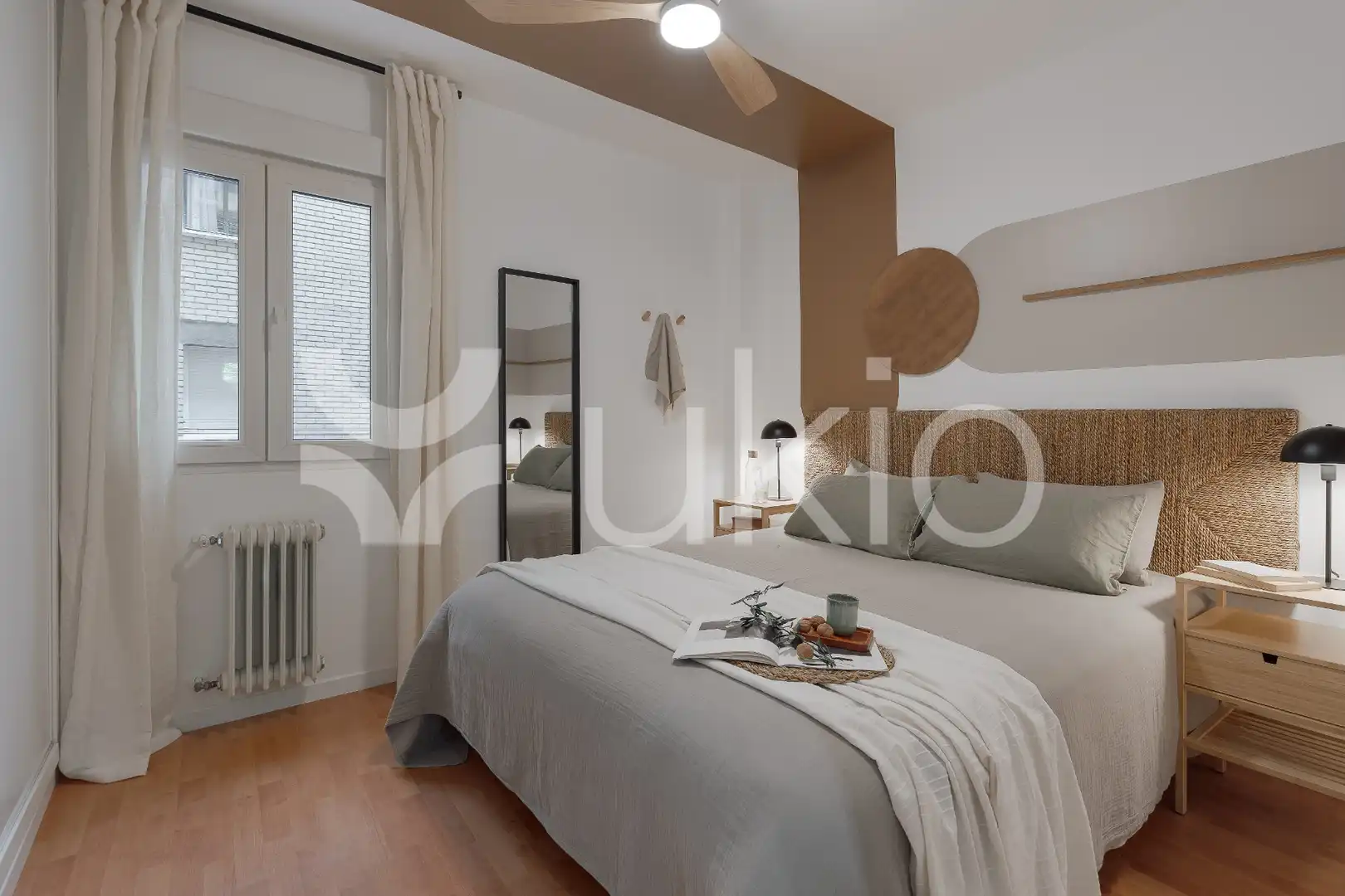 Dormitori de Apartament de lloguer en Madrid amb Aire condicionat, Calefacció i Terrassa