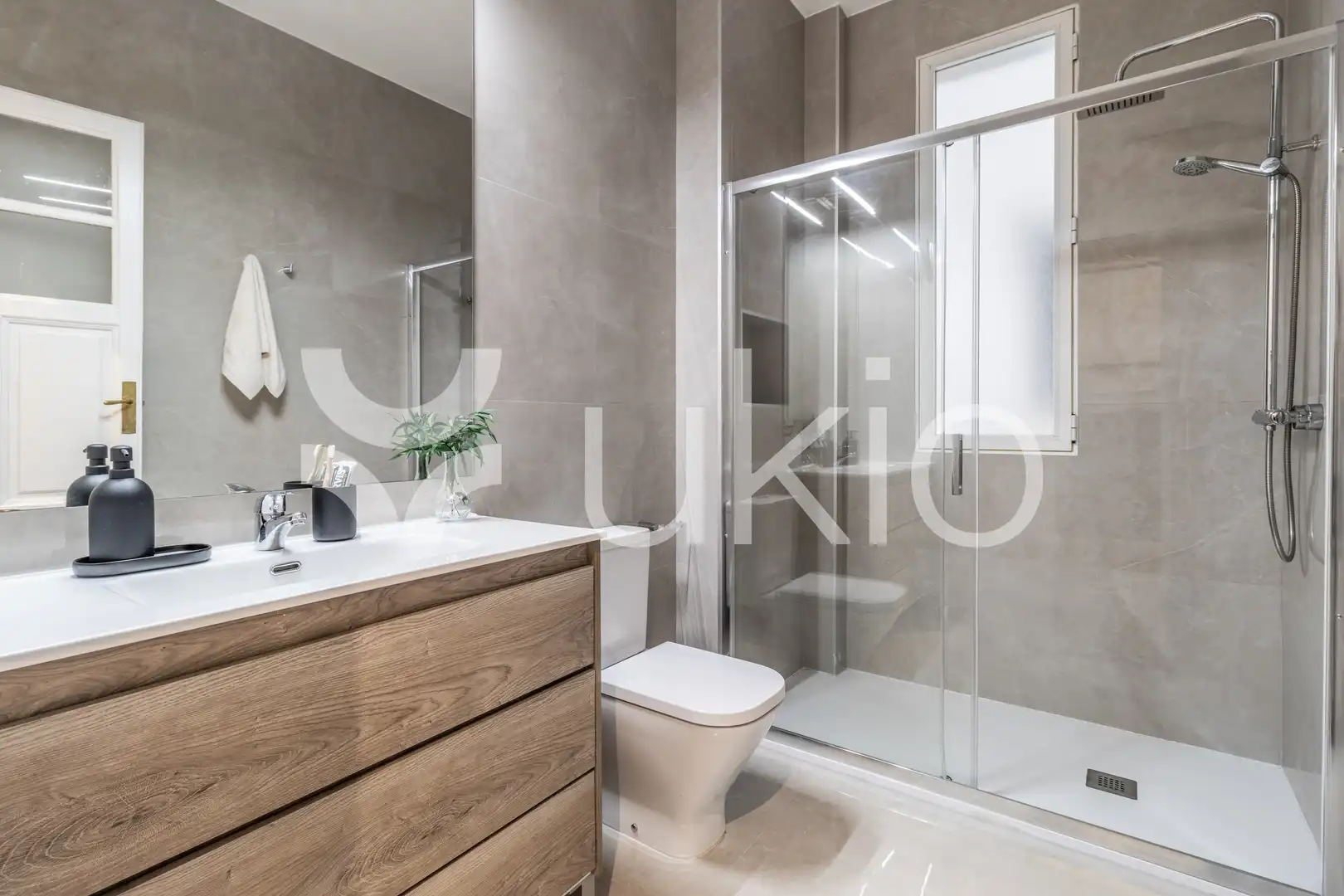 Badezimmer von Wohnungen zur Miete in Madrid mit Klimaanlage, Heizung und Möbliert