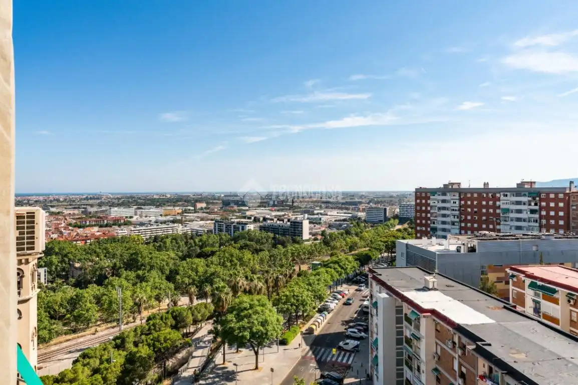 Exterior view of Flat for sale in Cornellà de Llobregat  with Air Conditioner