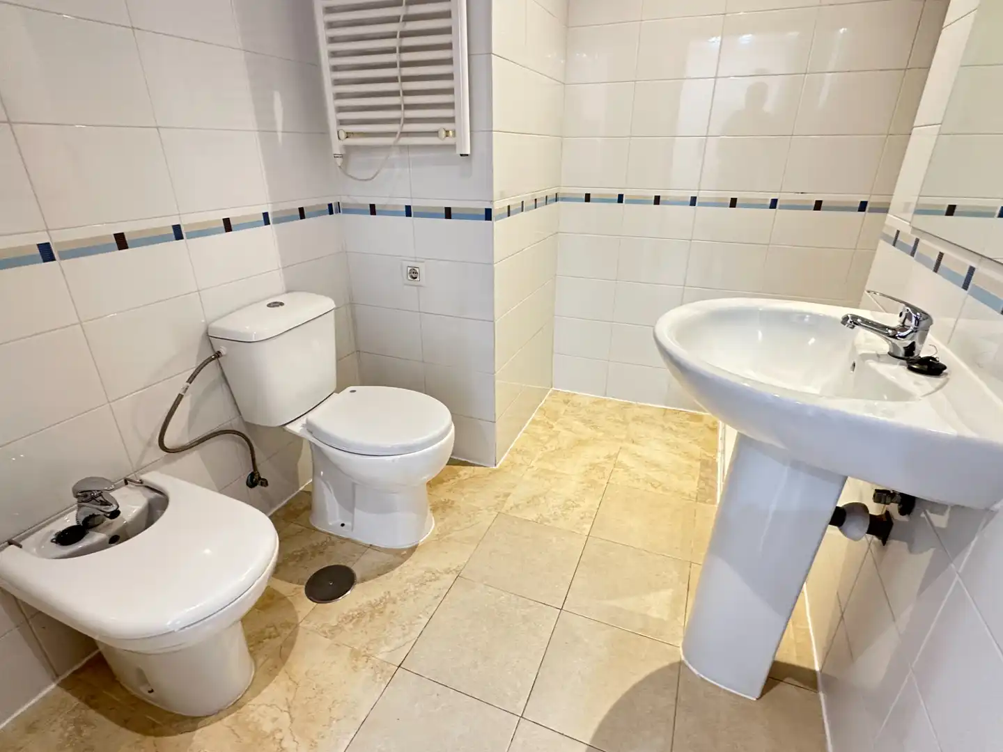 Bathroom of Flat for rent in Madrid  with Air Conditioner, Heating and Storage room
