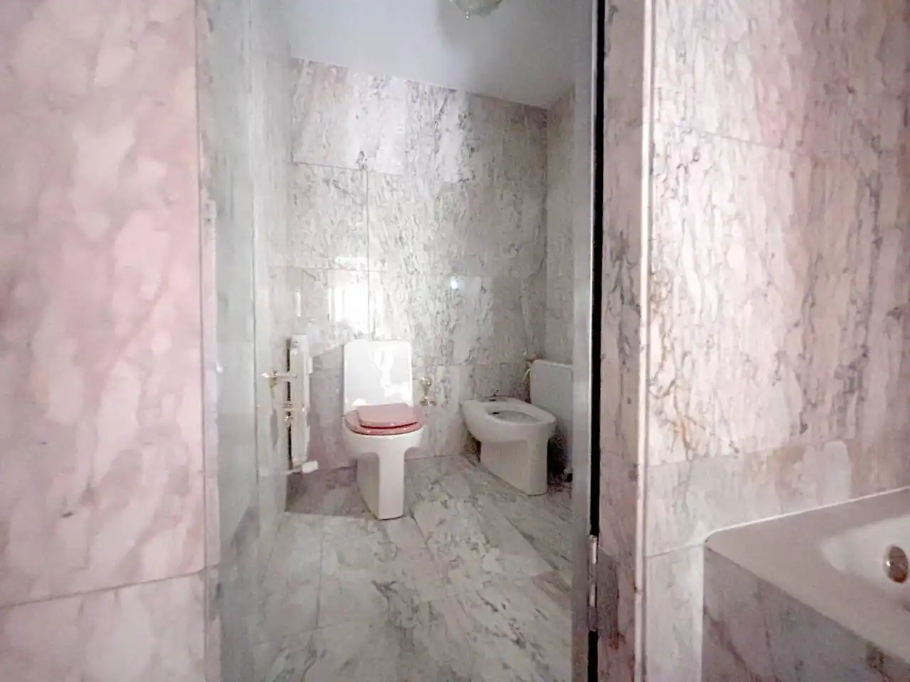 Baño de Piso en venta en Burgos con Calefacción y Terraza