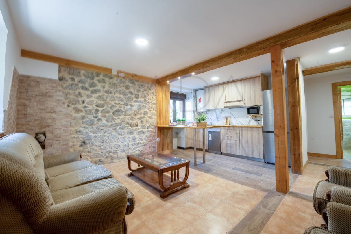 Cuina de Casa o xalet en venda en Villaescusa (Cantabria) amb Jardí privat, Terrassa i Traster