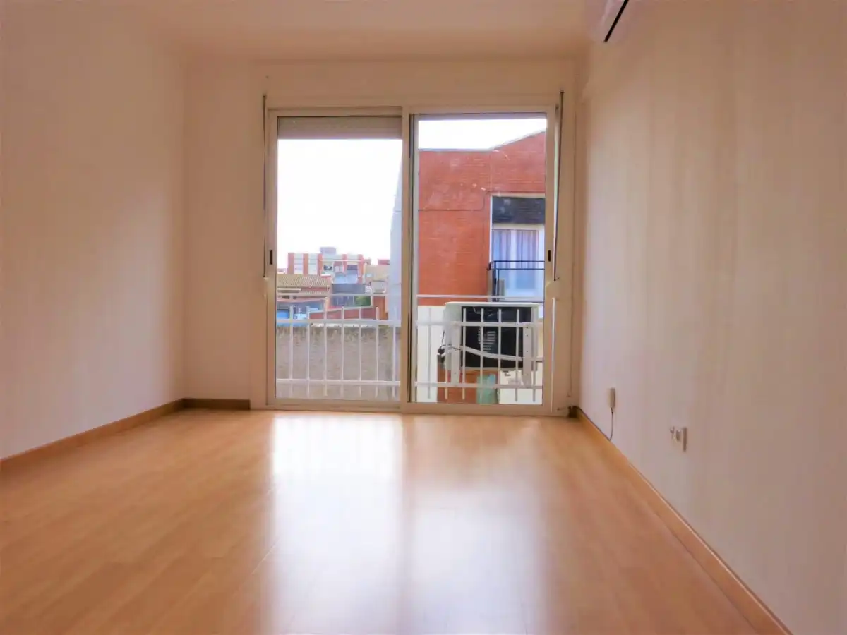 Dormitori de Pis en venda en Viladecans amb Aire condicionat, Parquet i Balcó