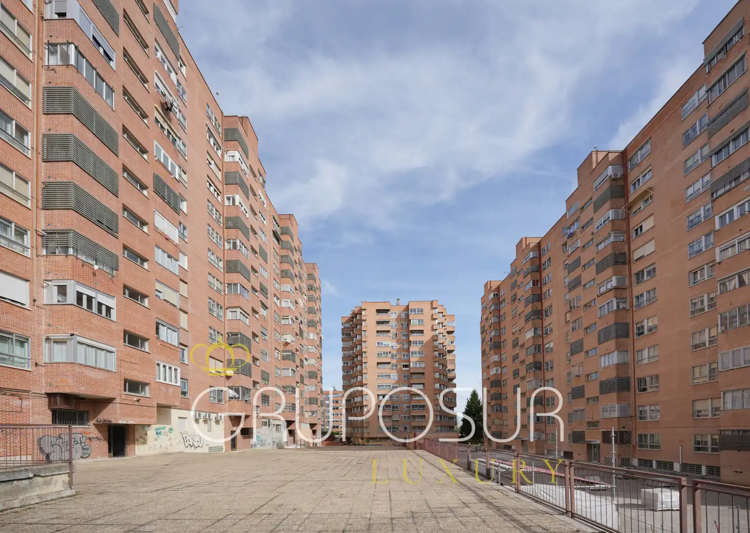 Außenansicht von Wohnung zum Verkauf in Valladolid mit Heizung, Privatgarten und Parkett