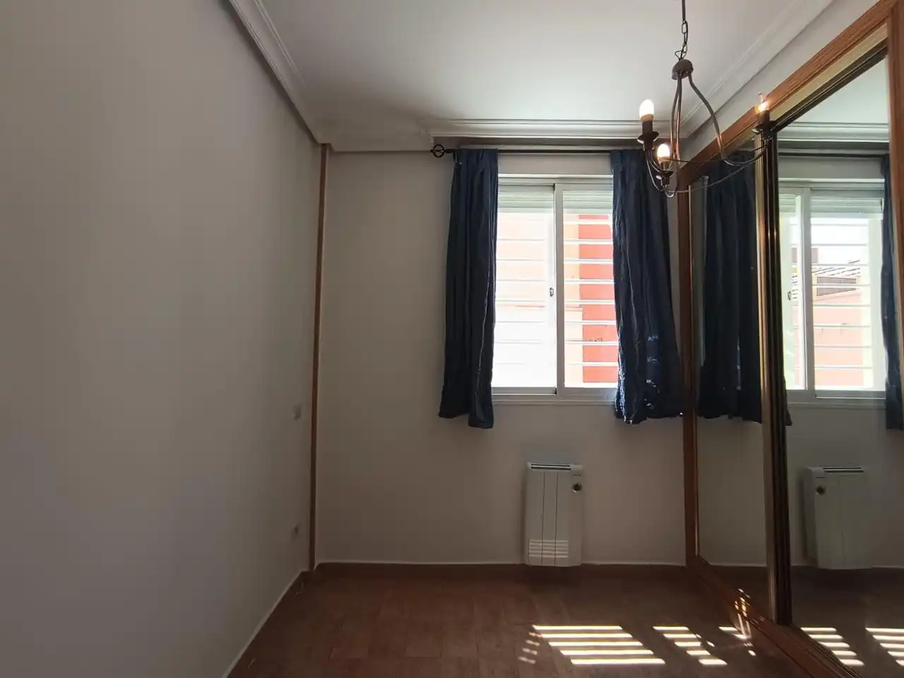 Dormitori de Apartament de lloguer en Madrid amb Aire condicionat, Calefacció i Es permeten mascotes
