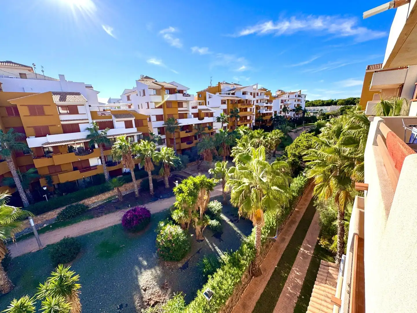 Vista exterior de Apartament en venda en Torrevieja amb Aire condicionat, Calefacció i Jardí privat