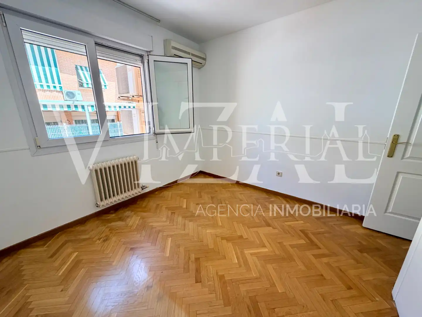 Dormitori de Casa adosada en venda en Toledo amb Aire condicionat, Parquet i Terrassa