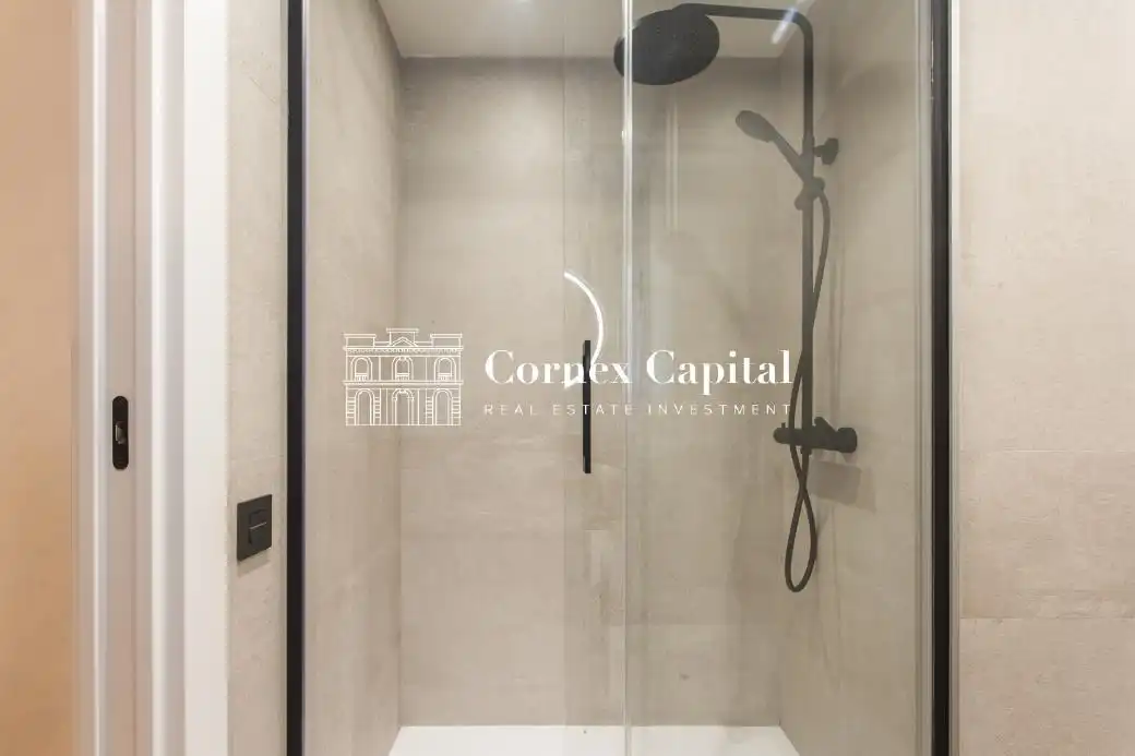 Bany de Dúplex en venda en Barcelona amb Aire condicionat, Calefacció i Terrassa