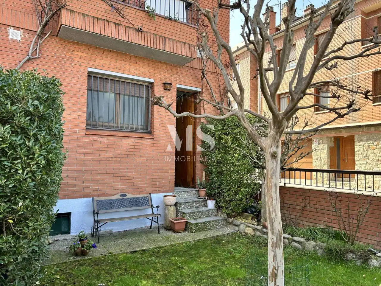 Jardí de Casa adosada en venda en Vic amb Aire condicionat, Calefacció i Jardí privat