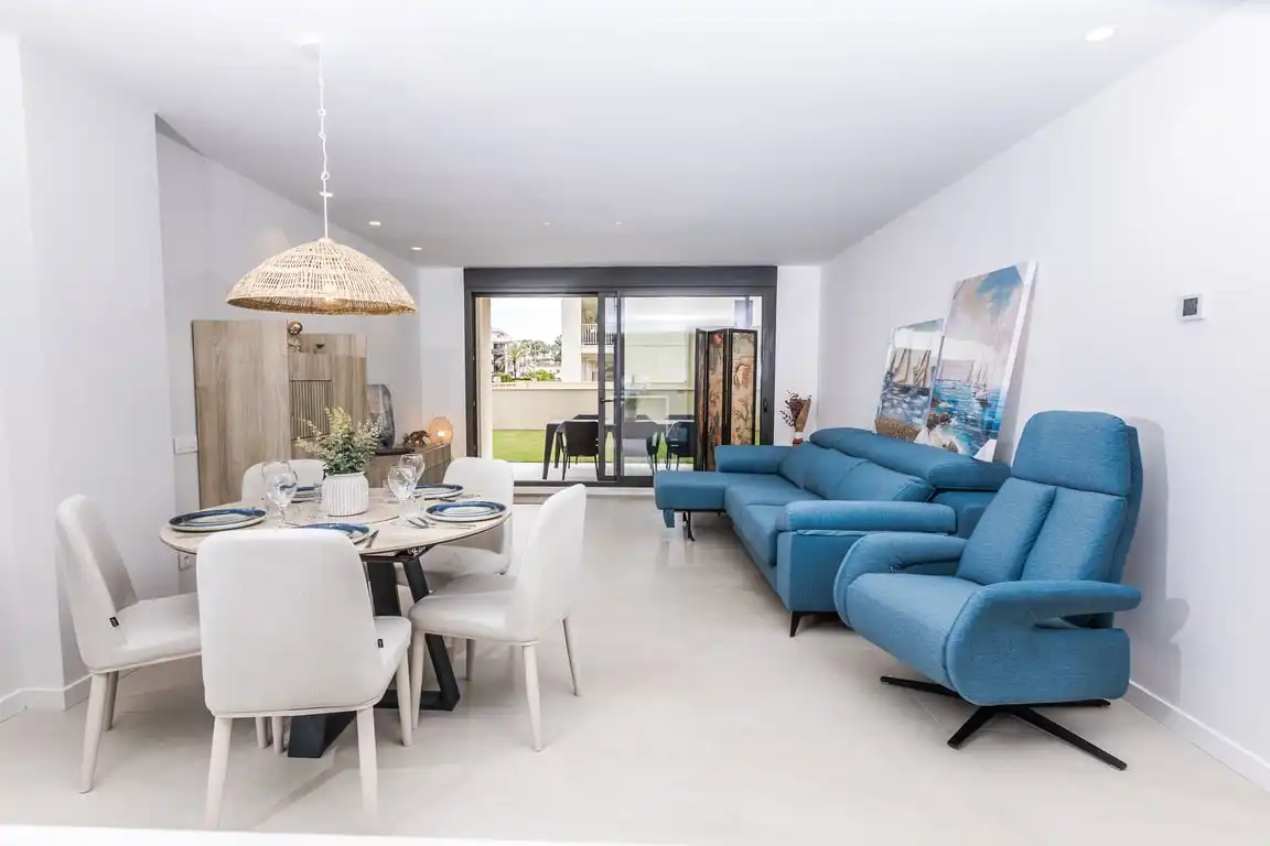 Sala de estar de Apartamento de alquiler en Dénia con Aire acondicionado, Jardín privado y Terraza