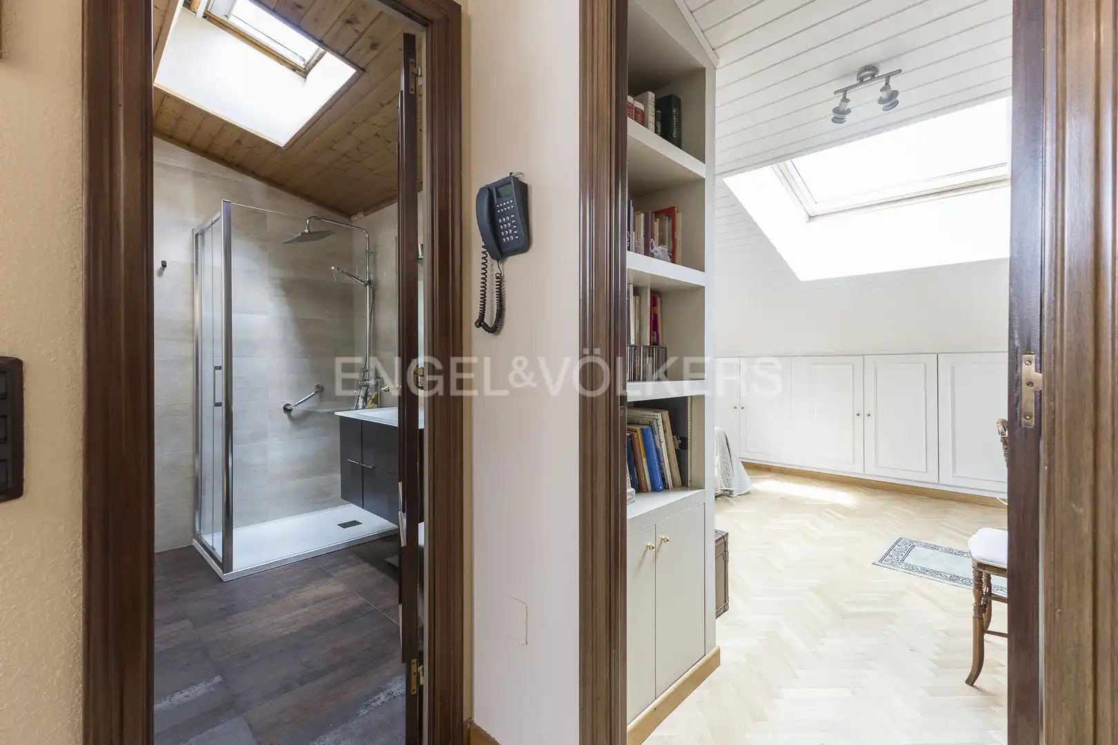 Einfamilien-Reihenhaus zum Verkauf in Barcelona mit Heizung, Privatgarten und Parkett