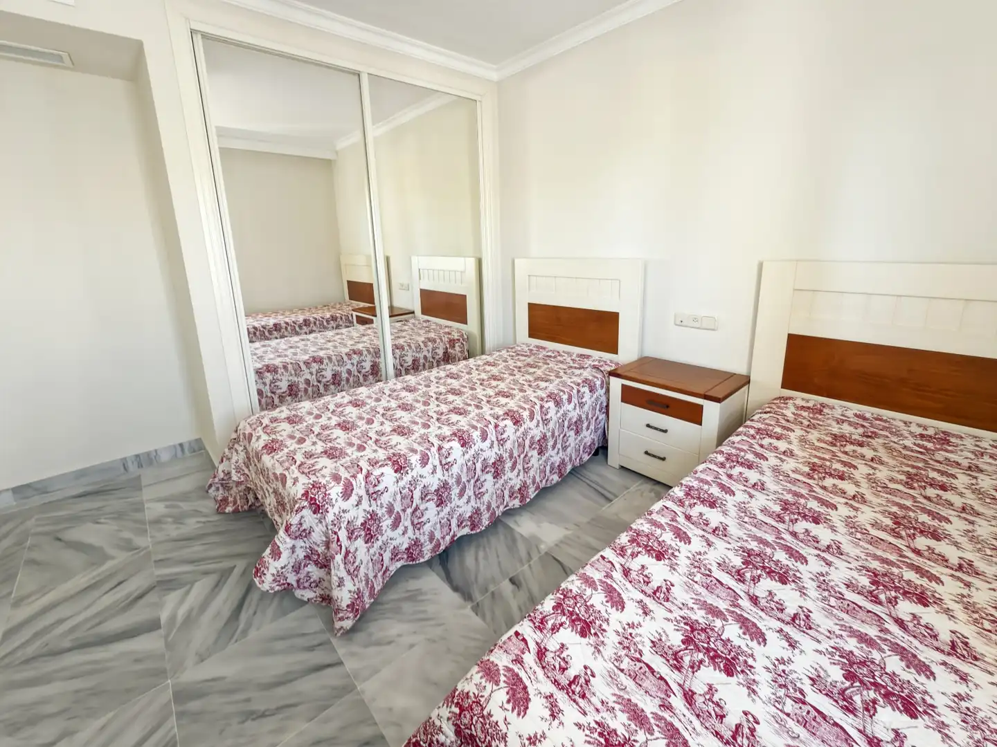 Dormitori de Àtic en venda en Marbella amb Aire condicionat, Terrassa i Piscina comunitària