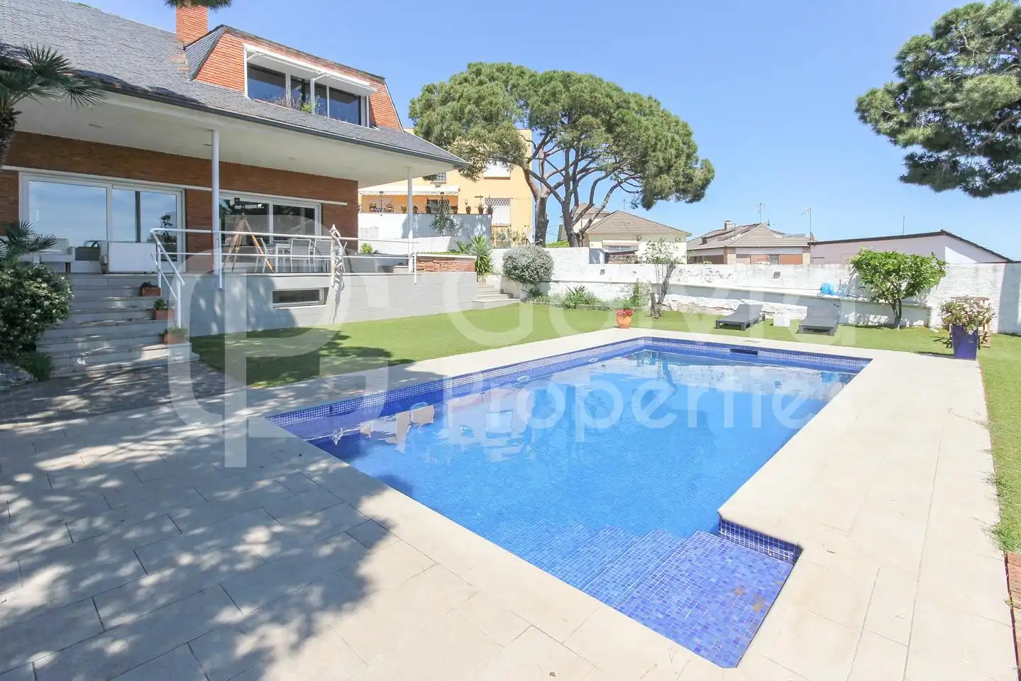 Piscina de Casa o chalet en venta en Viladecans con Aire acondicionado, Calefacción y Jardín privado