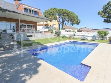 Casa con piscina en venta en Torrent Ballester