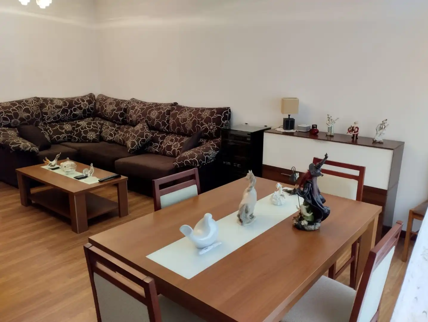 Sala d'estar de Pis en venda en  Logroño amb Calefacció, Parquet i Moblat