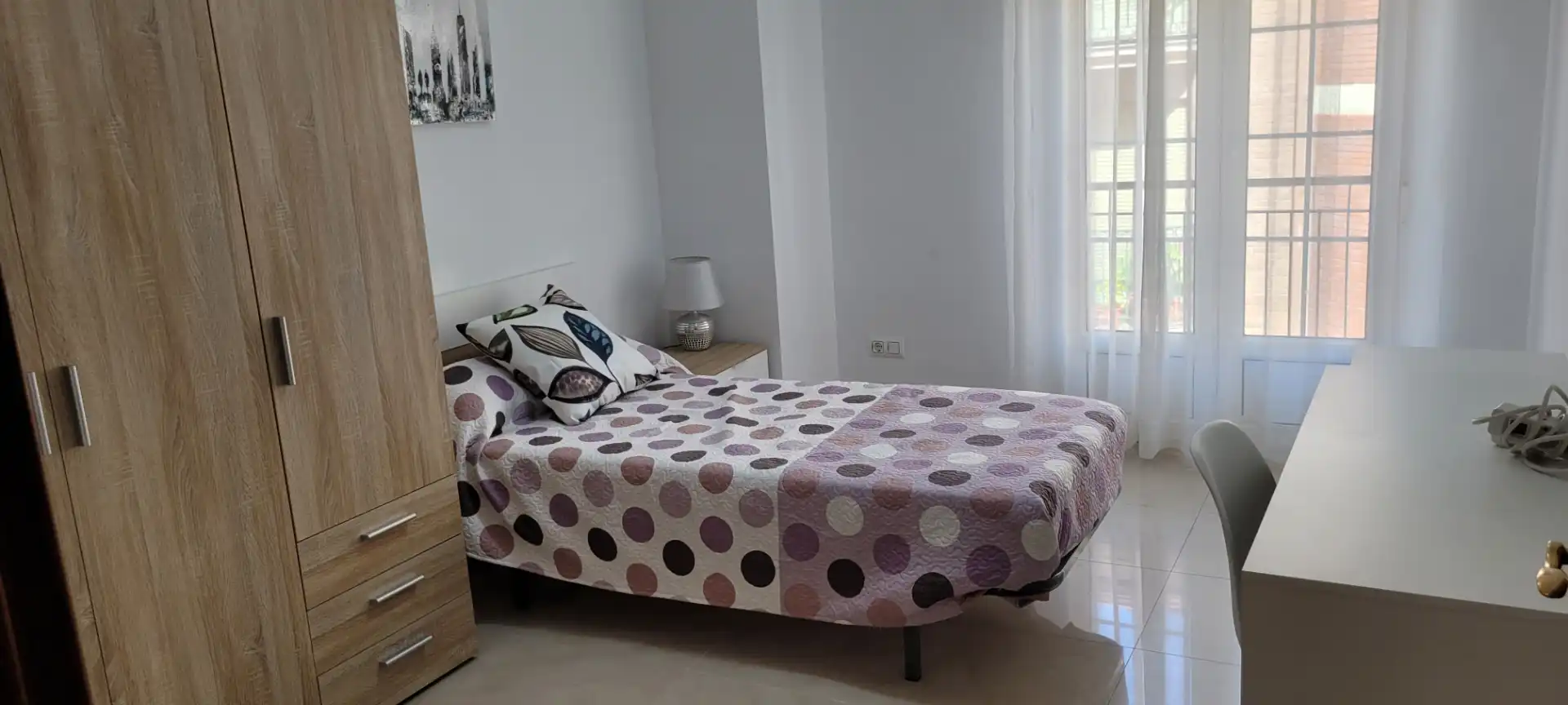 Habitación de Piso de alquiler en Cuenca con Calefacción, Parquet y Amueblado