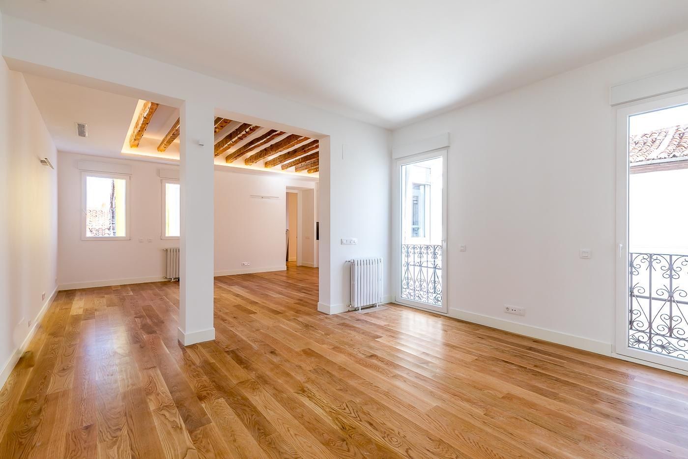 Attic for sale in  Madrid Capital  with Air Conditioner, Heating and Storage room