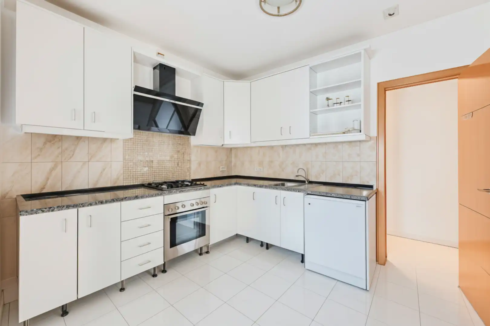 Cuina de Casa o xalet en venda en Marbella amb Aire condicionat i Terrassa