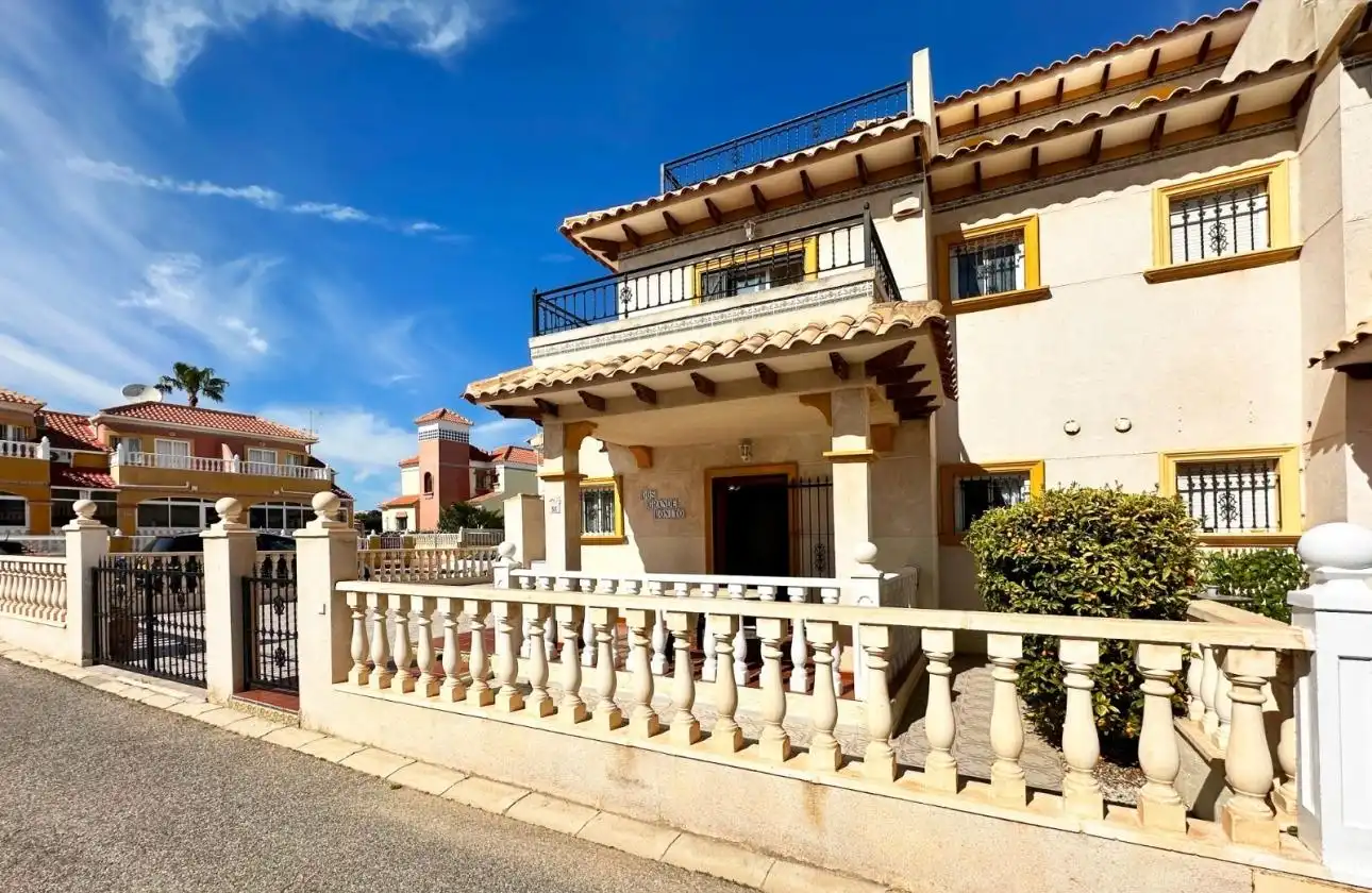 Casa pareada con piscina en venta en Calle Calle Caliza, imagen 2