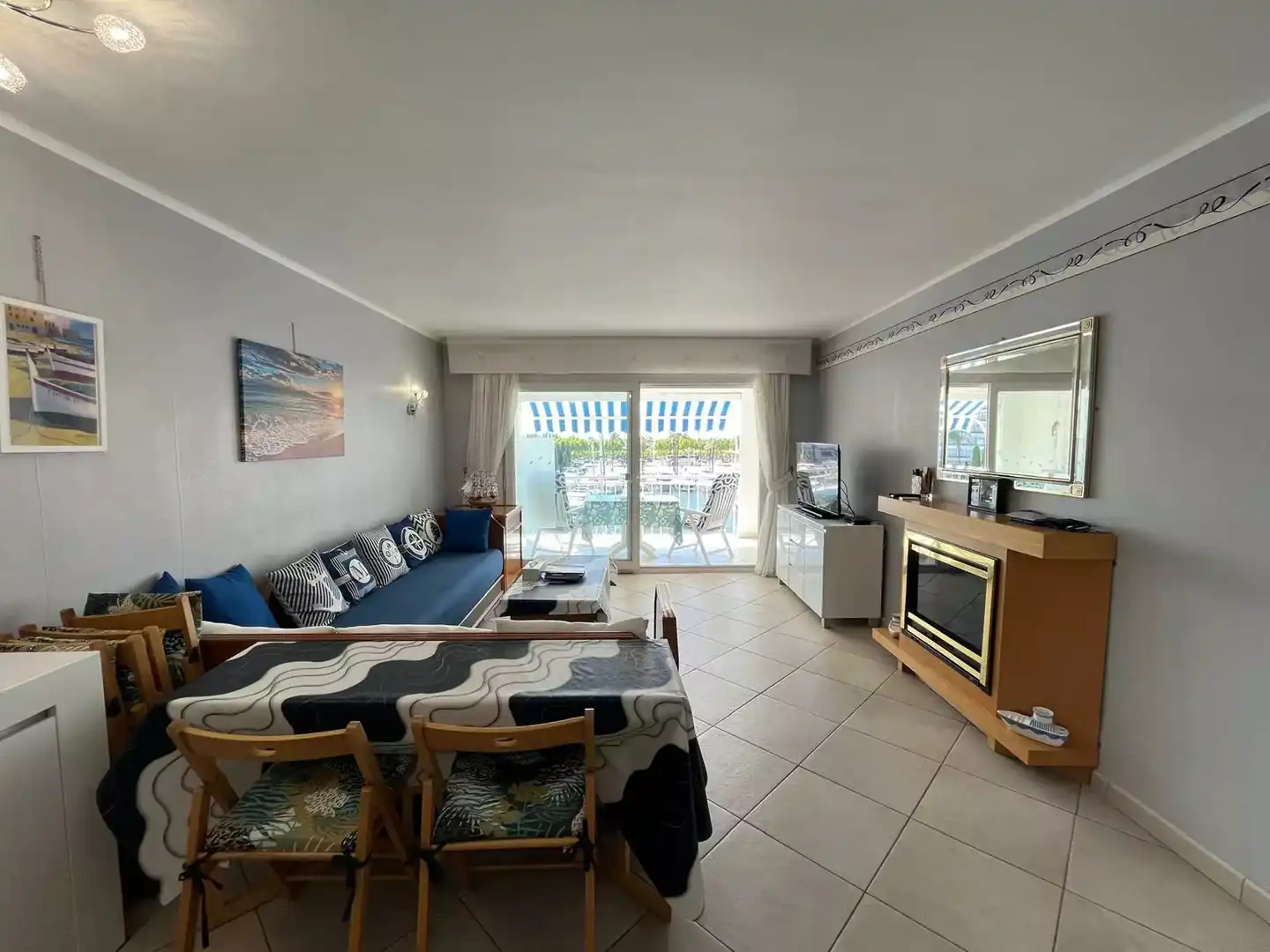 Sala de estar de Apartamento en venta en Empuriabrava con Terraza y Amueblado