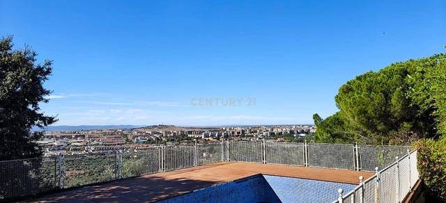 Casa-chalet en Venta en UR MONTAÑA 50 CACERES (CÁCERES), 50 en Ceres Golf