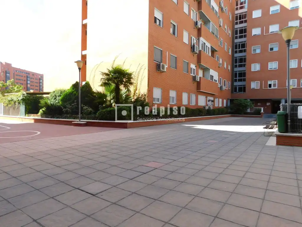 Vista exterior de Piso en venta en Villaverde