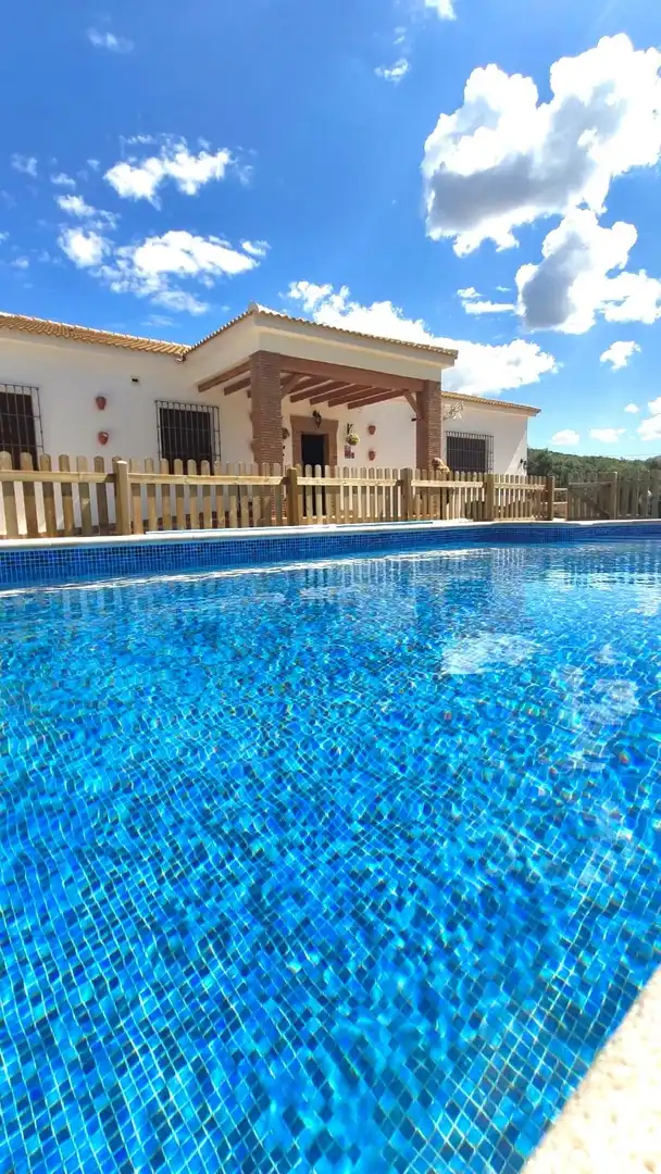 Piscina de Finca rústica en venda en Villanueva del Trabuco amb Jardí privat, Terrassa i Moblat