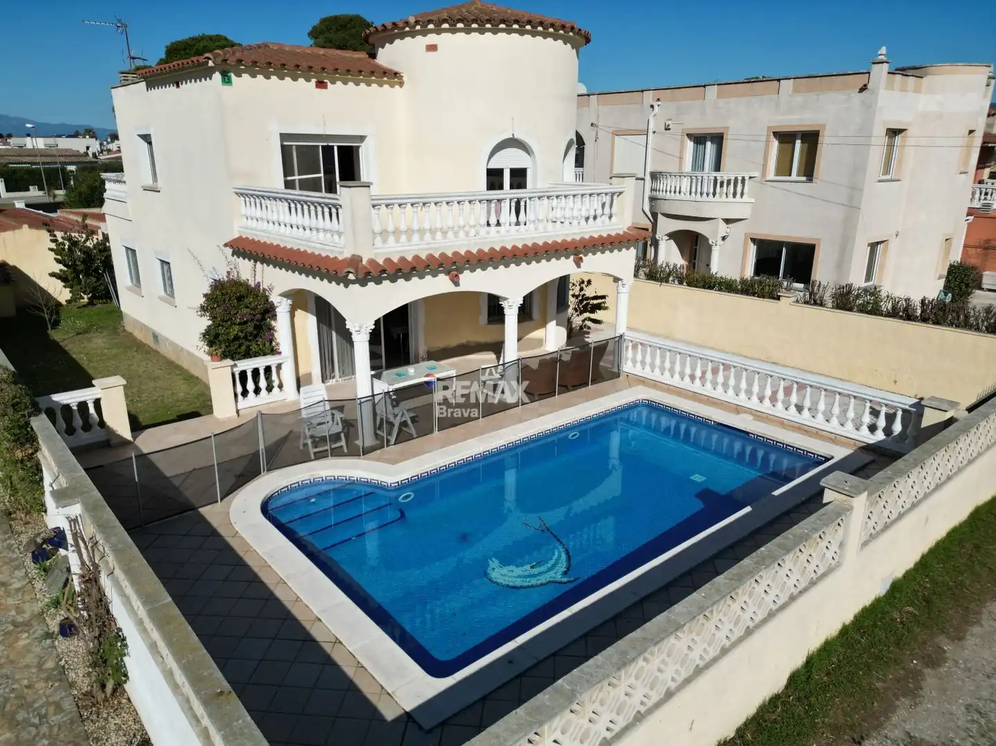 Piscina de Casa o xalet en venda en Empuriabrava amb Calefacció, Jardí privat i Terrassa