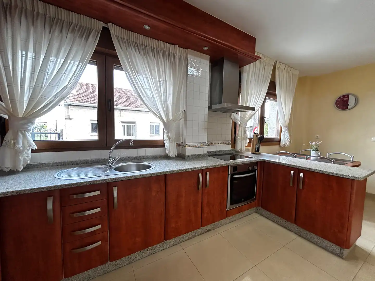 Cocina de Casa o chalet en venta en Vilagarcía de Arousa con Calefacción, Jardín privado y Parquet