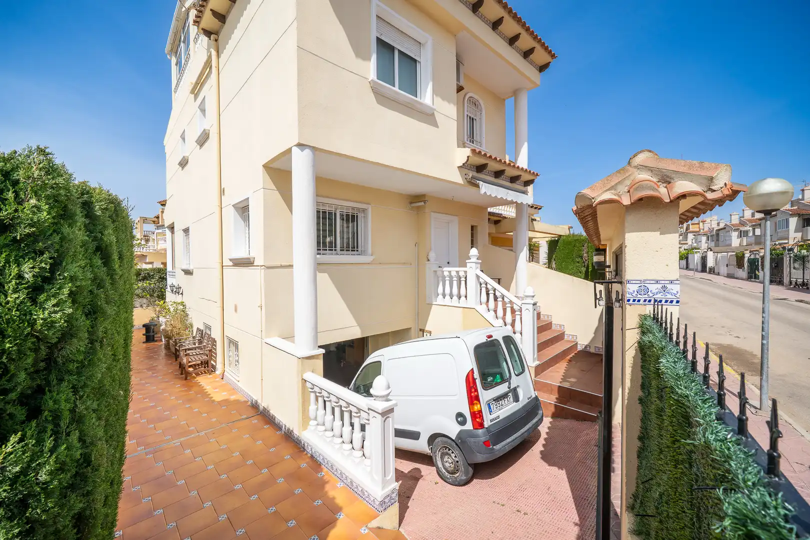 Vista exterior de Casa adosada en venta en Guardamar del Segura con Aire acondicionado, Jardín privado y Terraza