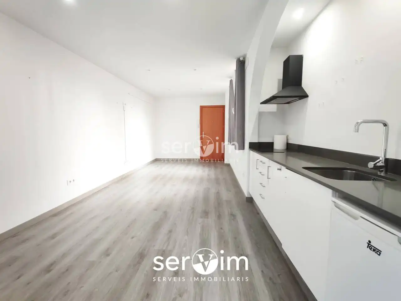 Bedroom of Flat for sale in Girona Capital  with Air Conditioner and Terrace