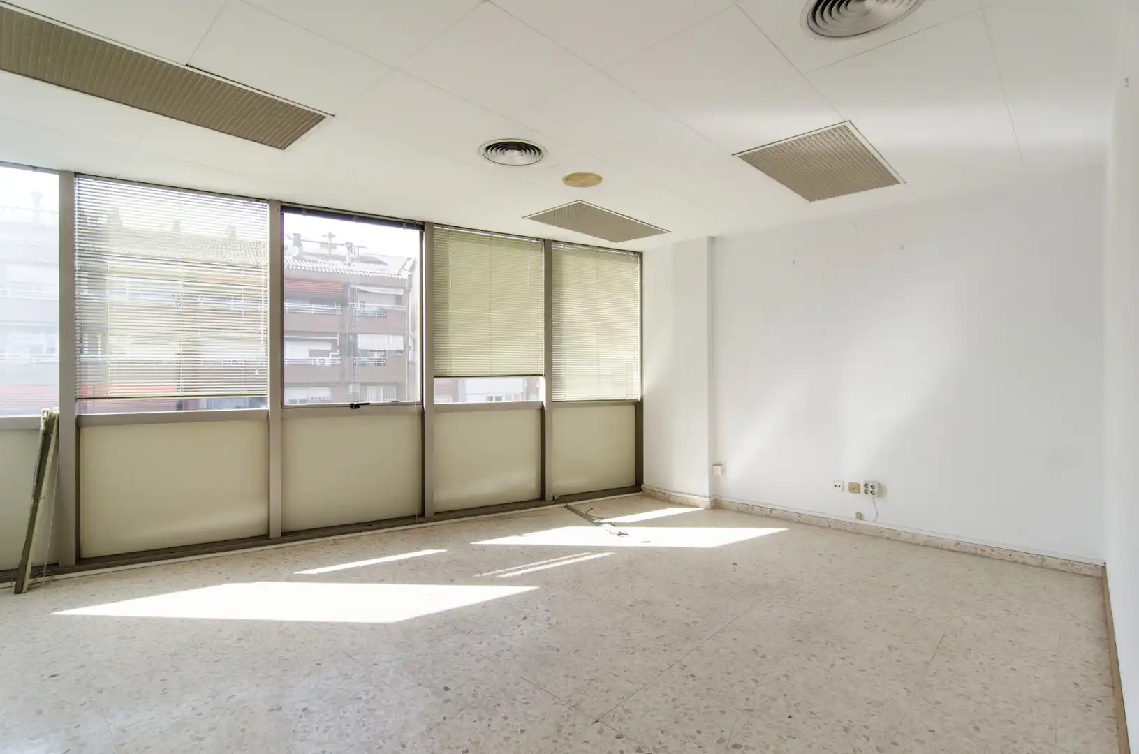 Bureau avec ascenseur à louer à Passeig de Pere III 48, imagen 2